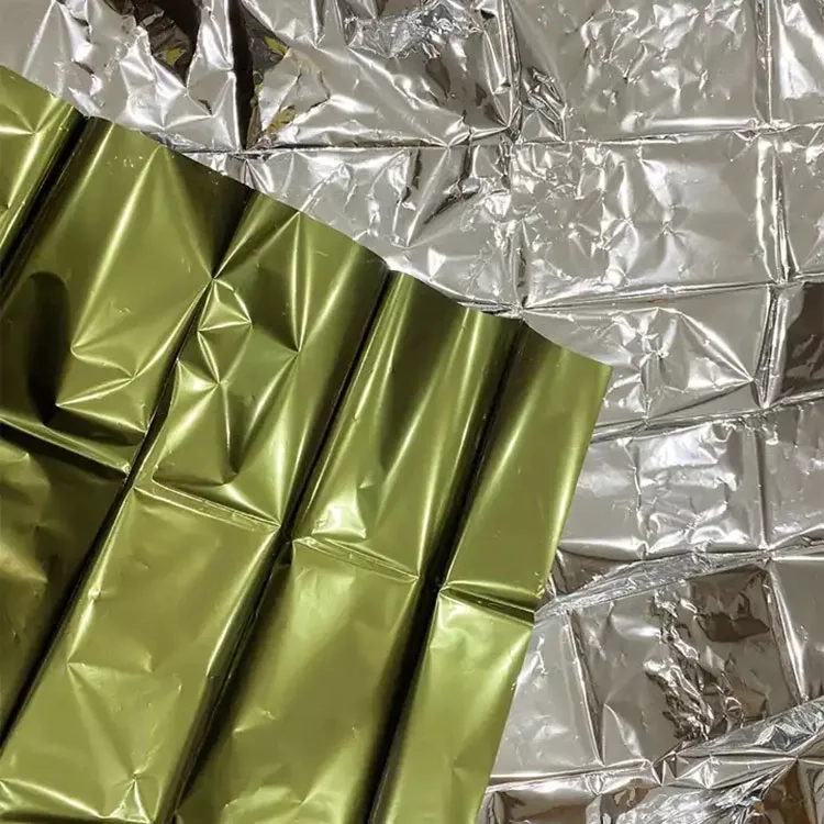 Ultimate Protection: Mylar Emergency Blanket with Superior Foil Insulation - Essential Survival Gear (4)
